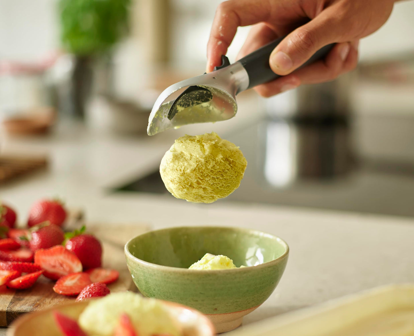 Joseph Joseph Elevate Ice Cream scoop with easy trigger release and intergrated tool rest improves hygiene, Non slip handle