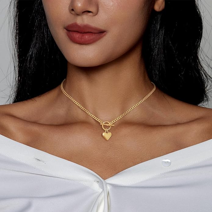 Cute Heart Necklace Dainty 18k Gold Plated Tiny Heart Pendant Choker Necklaces Small Gold Love Open Heart Chain Necklace for Women Simple Gold Necklace for Women Trendy Jewelry
