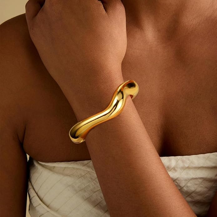 2Pcs Bangle Bracelets for Women Gold Arm Cuff 14k Gold Plated Chunky Gold Bangle Set Hinged Cuff Bracelets Trendy Arm Cuff Jewelry for Women