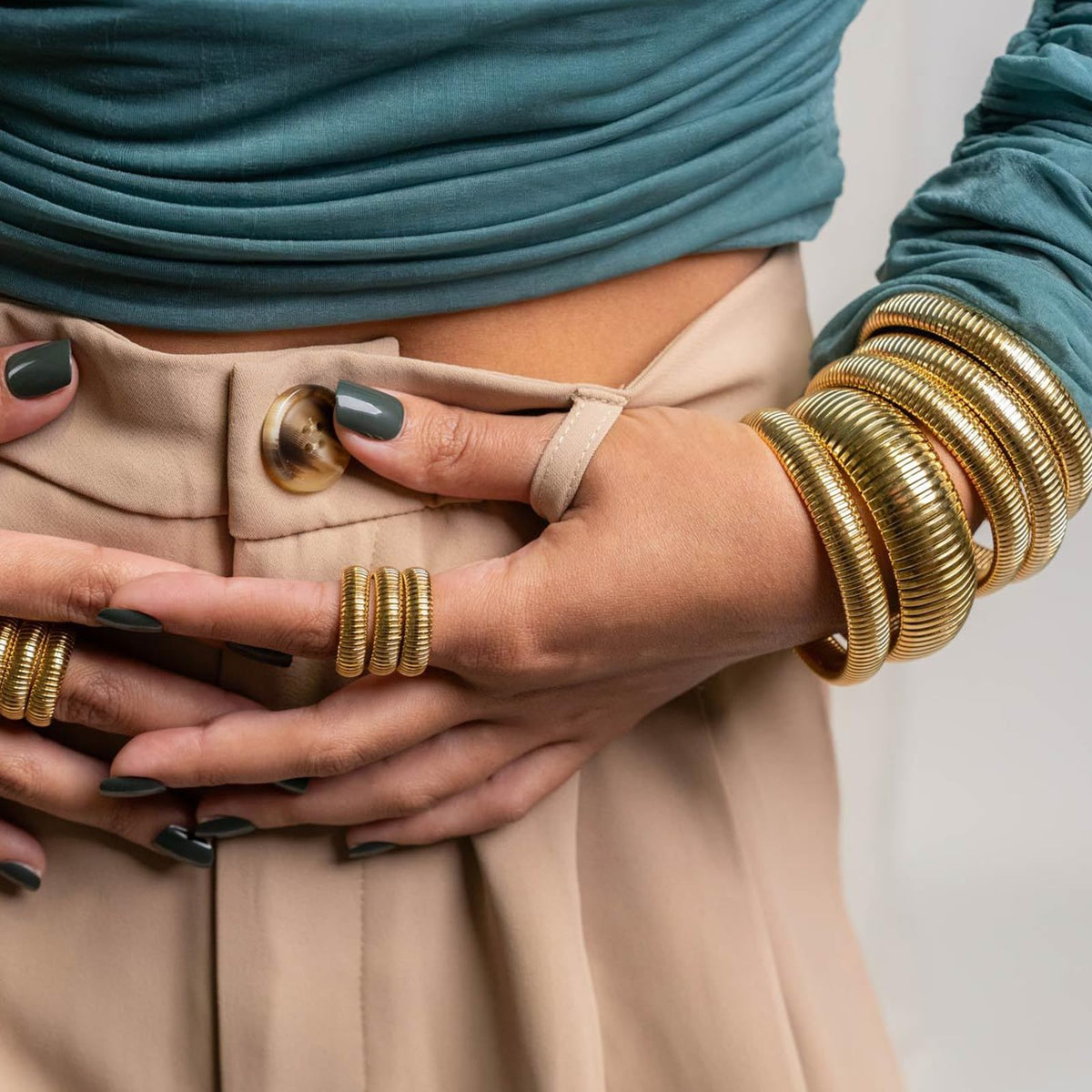 Awinesn Gold Bangles for Women, Gold Bracelets for Women Chunky Bangle Bracelets for Womens Bracelets Stack Tarnish Free Gold Jewelry Set of 3 for Womens Fashion Accessories Gifts for Mom