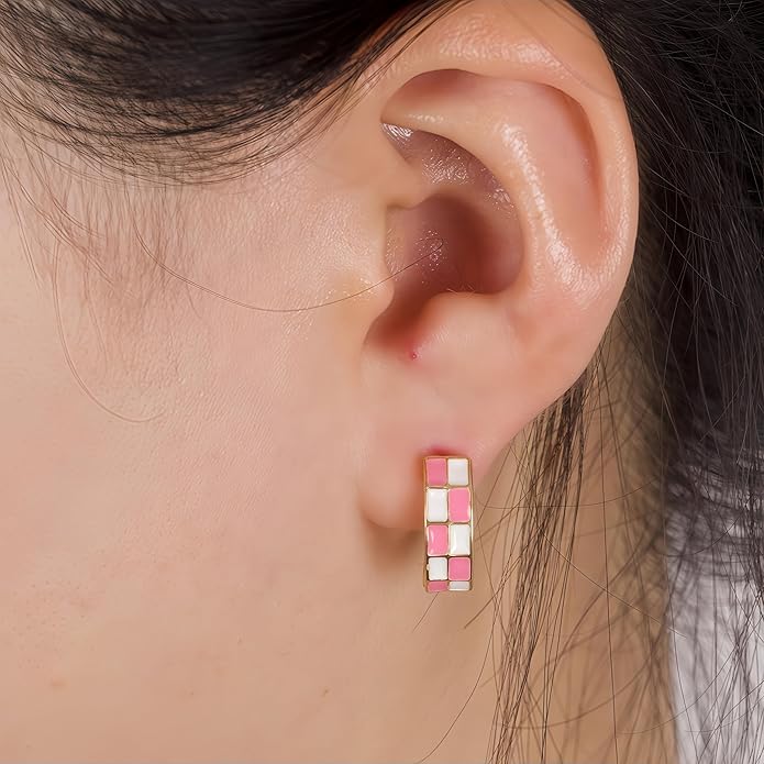 Chic Checker Small Hoop Cartilage Earrings Teacher Earrings for Women；White Black Enamel Hypoallergenic Hooped Gifts Gold and Silver tone