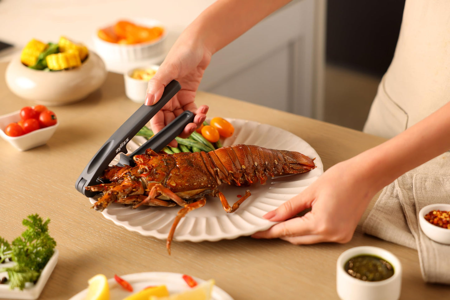 Zyliss Seafood Cracker for Lobster, Crab & Nuts, Heavy-Duty Shellfish Cracker with Ridged Teeth & Ergonomic Handles, Durable Nutcracker, Dishwasher Safe