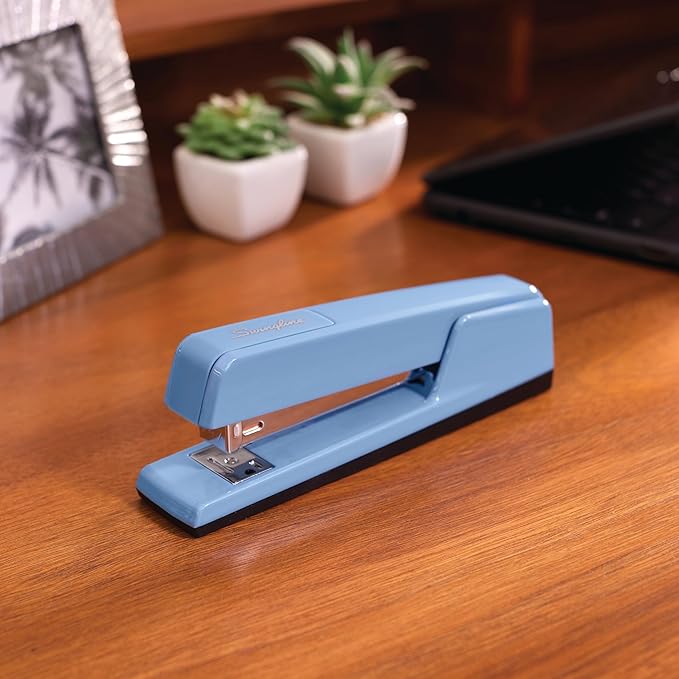 Swingline Stapler, 30 Sheet Capacity, 747 Classic Stapler, Jam Free, Metal, Sky Blue (74708)
