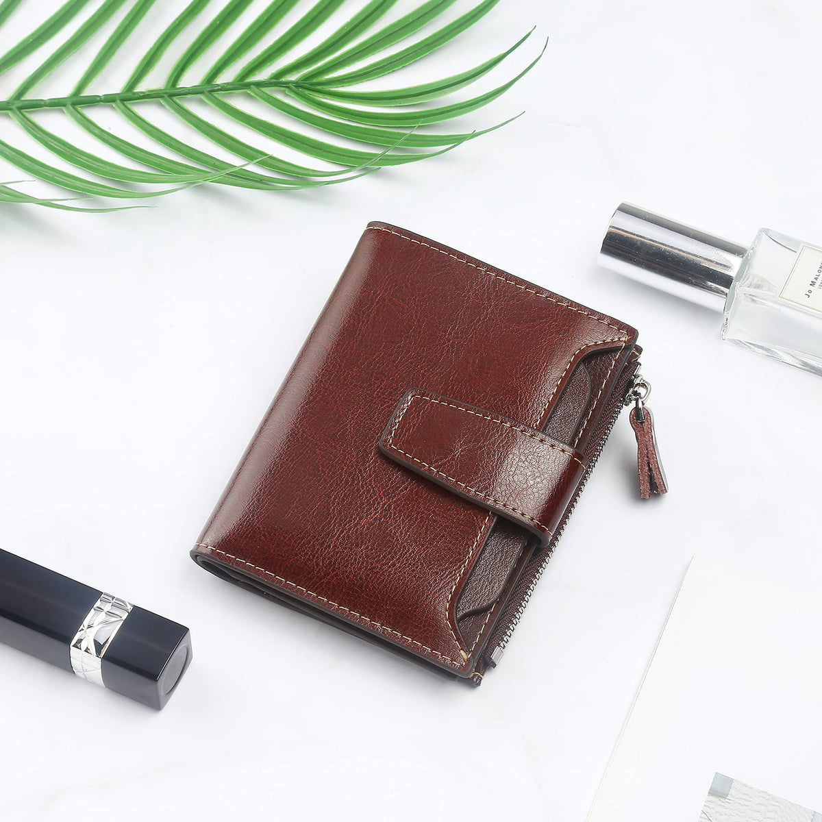 Lavemi Small Compact Women Wallet RFID Blocking Genuine Leather Bifold Purse with ID Windows(Coffee)
