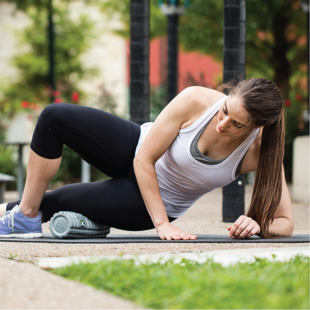 TriggerPoint CORE Foam Massage Roller (Back, Body, Legs) with Softer Compression, Deep Tissue and Muscle Recovery - Relieves Muscle Pain & Tightness, Improves Mobility & Circulation (12''), Gray