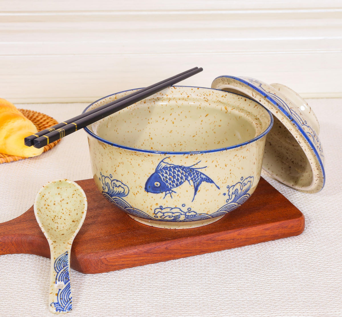 Soyestan Ceramic Ramen Bowl Set,27 Oz Japanese Vintage Large Soup Bowls Instant Noodle Bowl Asian Tableware,with Lid,Spoon and Chopsticks for Microwave & Dishwasher Safe (Fish, 1 Pcs)