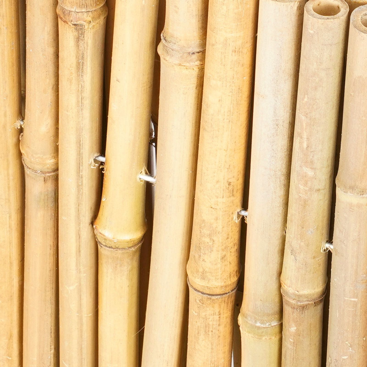 Natural Rolled Bamboo Fence, Eco-Friendly Bamboo Privacy Fence 4 ft H x 8 ft L x 0.75 in D. , Decorative Bamboo Privacy Screen for Garden, Backyard, Balcony, Patio, Pool Side